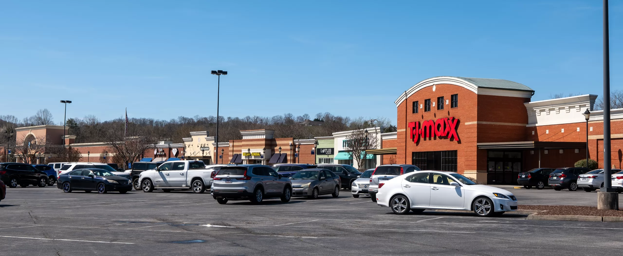 Top Suburban Markets in North Carolina for Neighborhood Shopping Center Investments